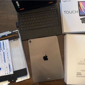 Apple iPad Air 5th Gen 64gb WiFi space gray with Apple Pencil 2nd gen bundle